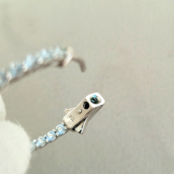 Kenneth Jay Lane Earrings - Picture 5 of 9